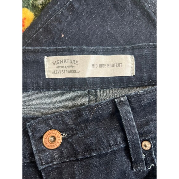 Woman’s Levi’s mid rose bootcut jeans - Picture 5 of 5